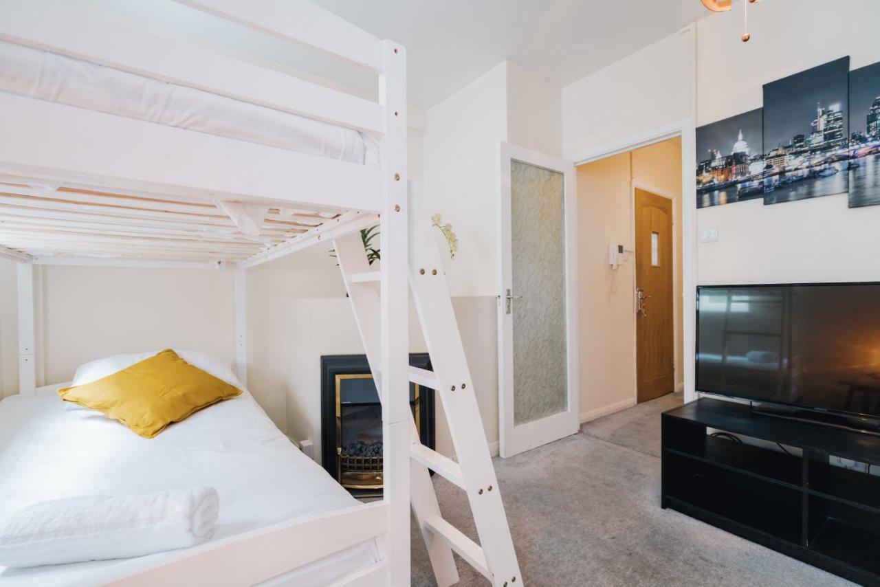 Selfridges On Oxford Street Apartment